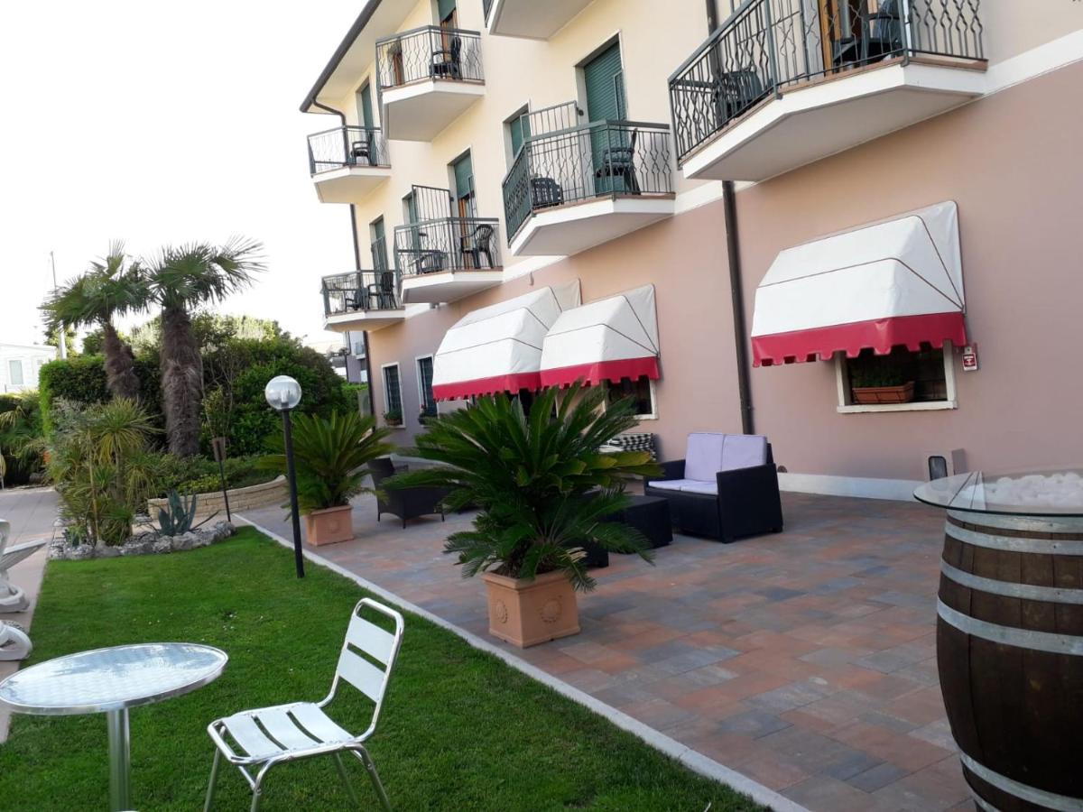 Hotel Fornaci Peschiera del Garda Exterior foto